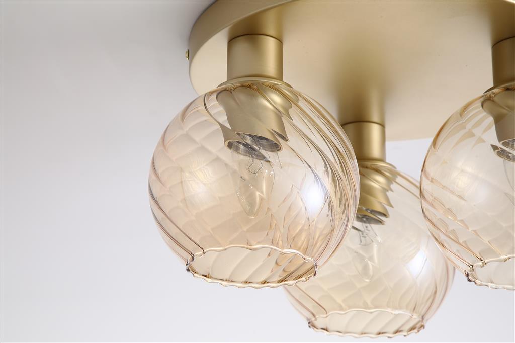 Radiance Ø38 Gull plafond Fra Searchlight - Radiance er en elegant taklampe med 3 glassskjermer i en varm champagnefarge.