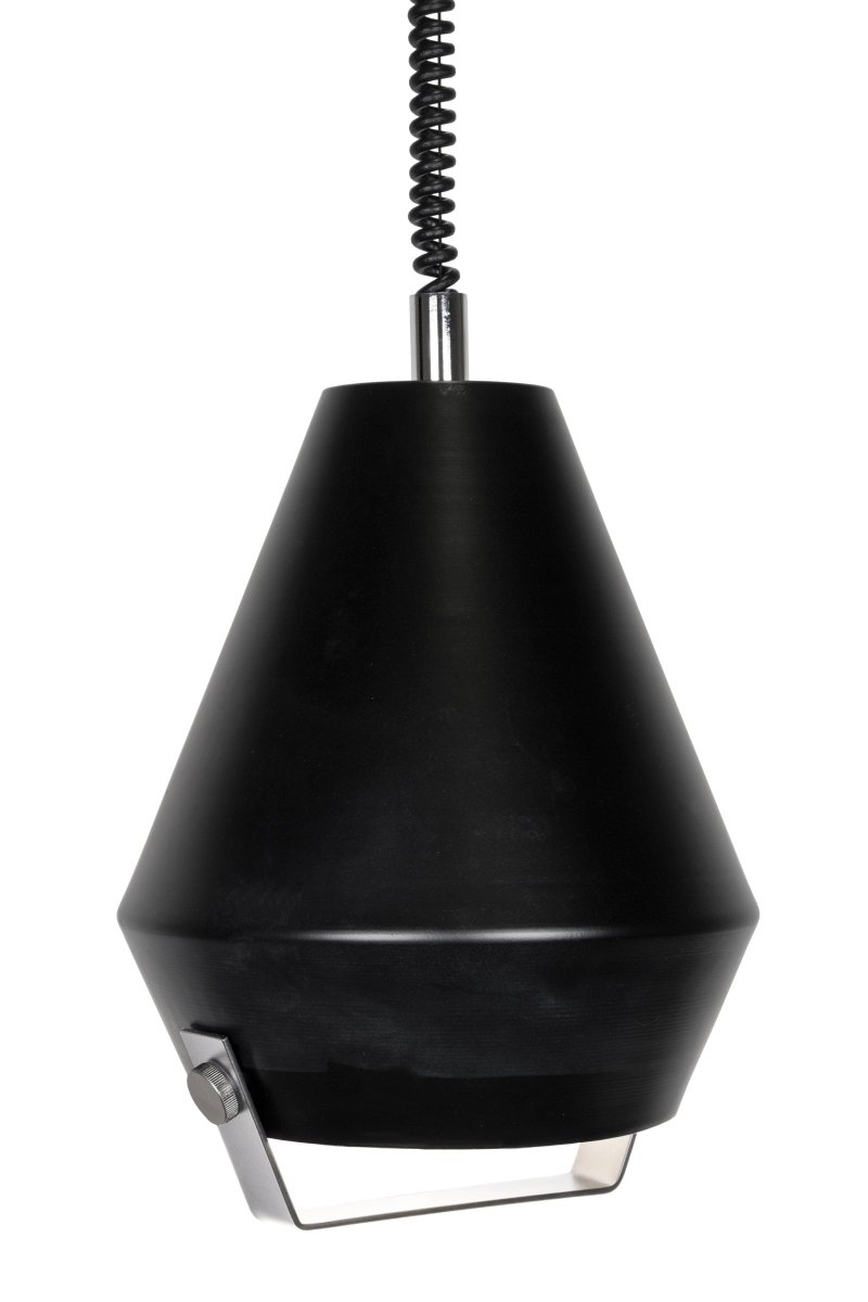 Lift Me Ø28 Svart Taklampe Fra Globen Lighting - Laget i matt sort metall med håndtak og detaljer i krom.