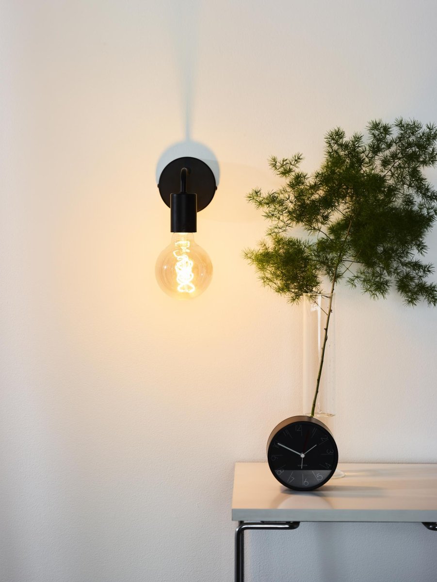 Scott 20cm Svart vegglampe Fra Lucide - Spesielt hvis du kombinerer flere modeller p&aring; rad, kanskje for &aring; gi hallen en ekstra atmosf&aelig;re.