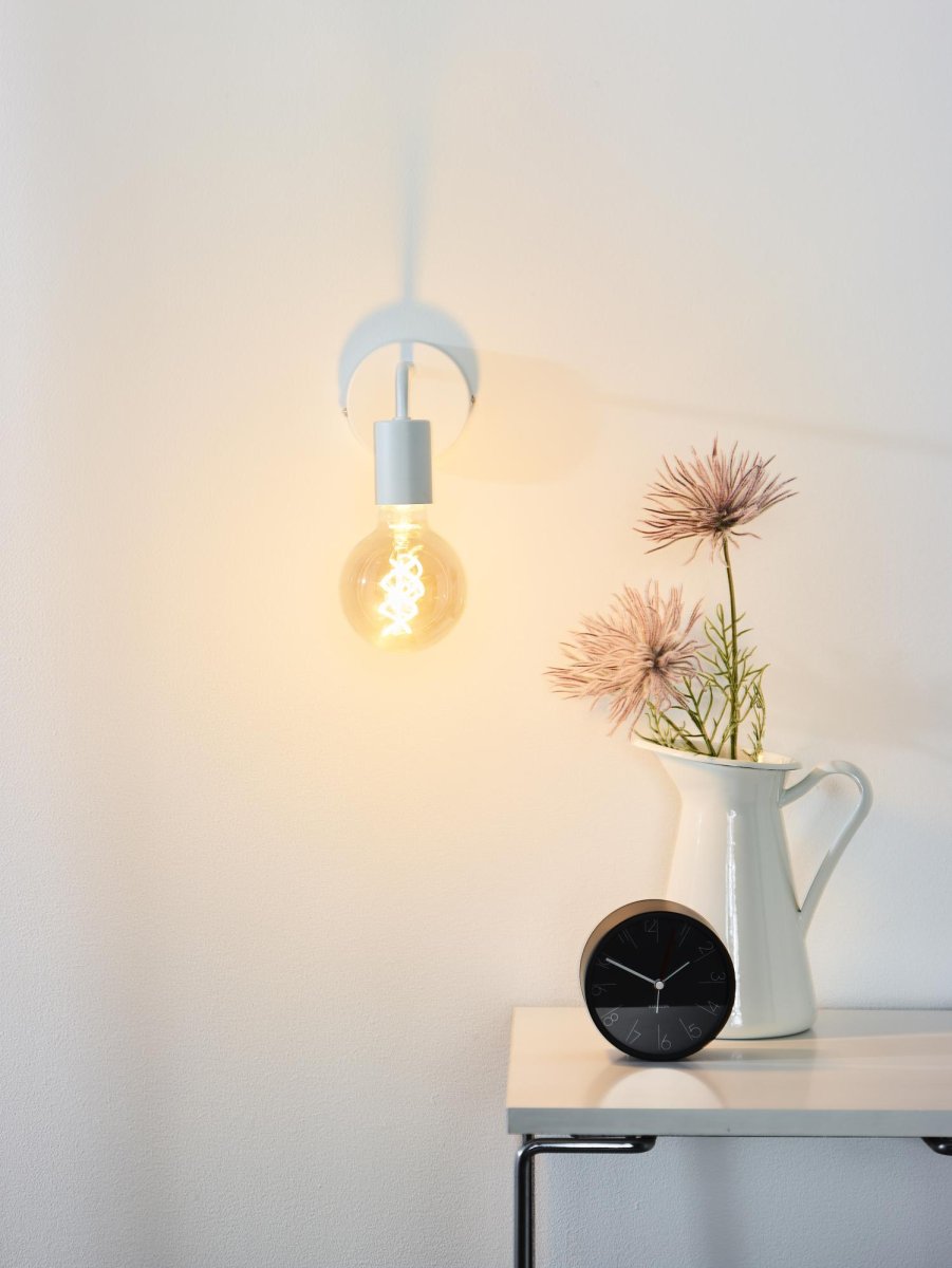 Scott 20cm Hvit vegglampe Fra Lucide - Spesielt hvis du kombinerer flere modeller på rad, kanskje for å gi hallen en ekstra atmosfære.