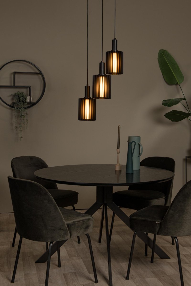 Lambres Ø40 Svart Taklampe Fra Lucide - Hvert anheng har en ramme av fine metallribber som omslutter en diffusor i frostet glass, som skaper et mykt og jevnt varmt hvitt lys.