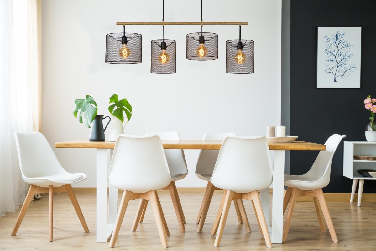 Baskett 107cm Svart Taklampe Fra Lucide - Med fire lyspunkter som er elegant beskyttet, kan du enkelt justere lysstyrken og atmosf&aelig;ren ved &aring; koble lampen til en ekstern dimmer.
