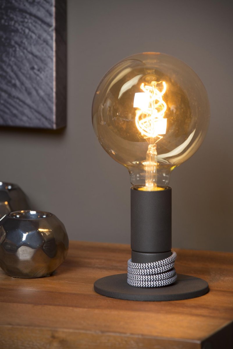 Marit 10cm Svart bordlampe Fra Lucide - Den kompakte bordlampen, som er knapt 12 centimeter høy, består av en enkel sokkel.