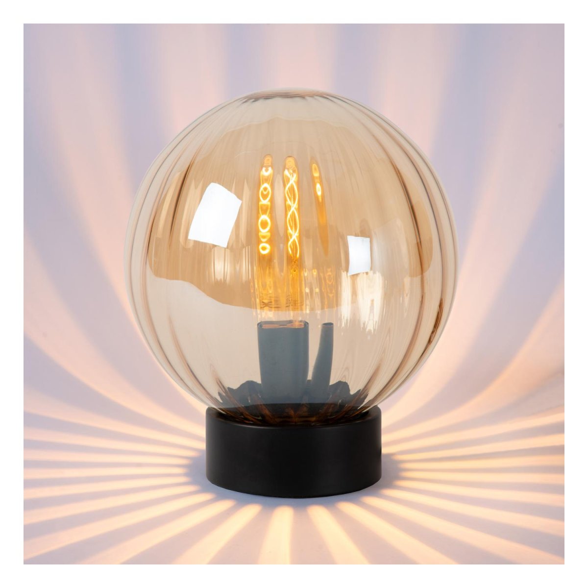 Monsaraz 30cm Rav bordlampe Fra Lucide - Med en diameter på 25 centimeter og en høyde på 29 centimeter passer denne bordlampen perfekt nesten hvor som helst i hjemmet ditt.