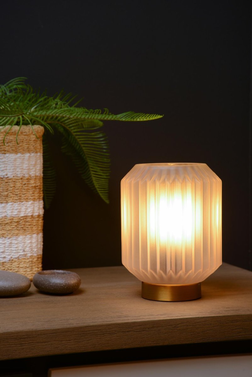Sueno 17cm Hvit bordlampe Fra Lucide - Med en bredde på På i underkant av 13 centimeter tar Sueno akkurat passe mye plass på; vindusruten.