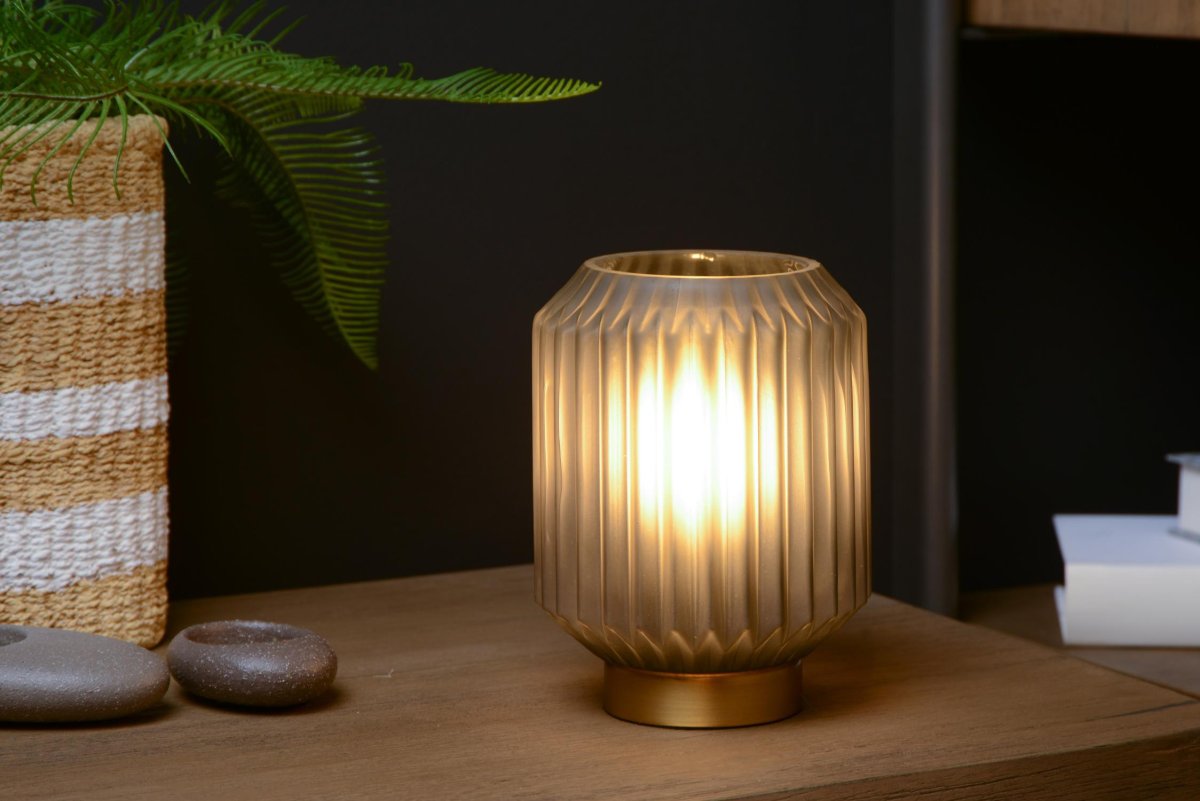 Sueno 17cm Grå bordlampe Fra Lucide - Med en bredde p&aring; P&aring; i underkant av 13 centimeter tar Sueno akkurat passe mye plass p&aring;; vindusruten.