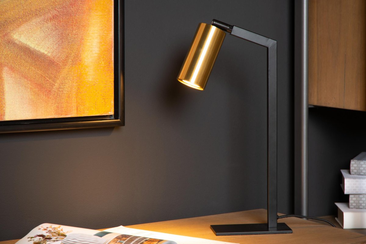 Sybil 43cm Svart skrivebordslampe Fra Lucide - Denne bordlampen har et stilig design med en lang kubisk sokkel og sylindrisk lampeskjerm.