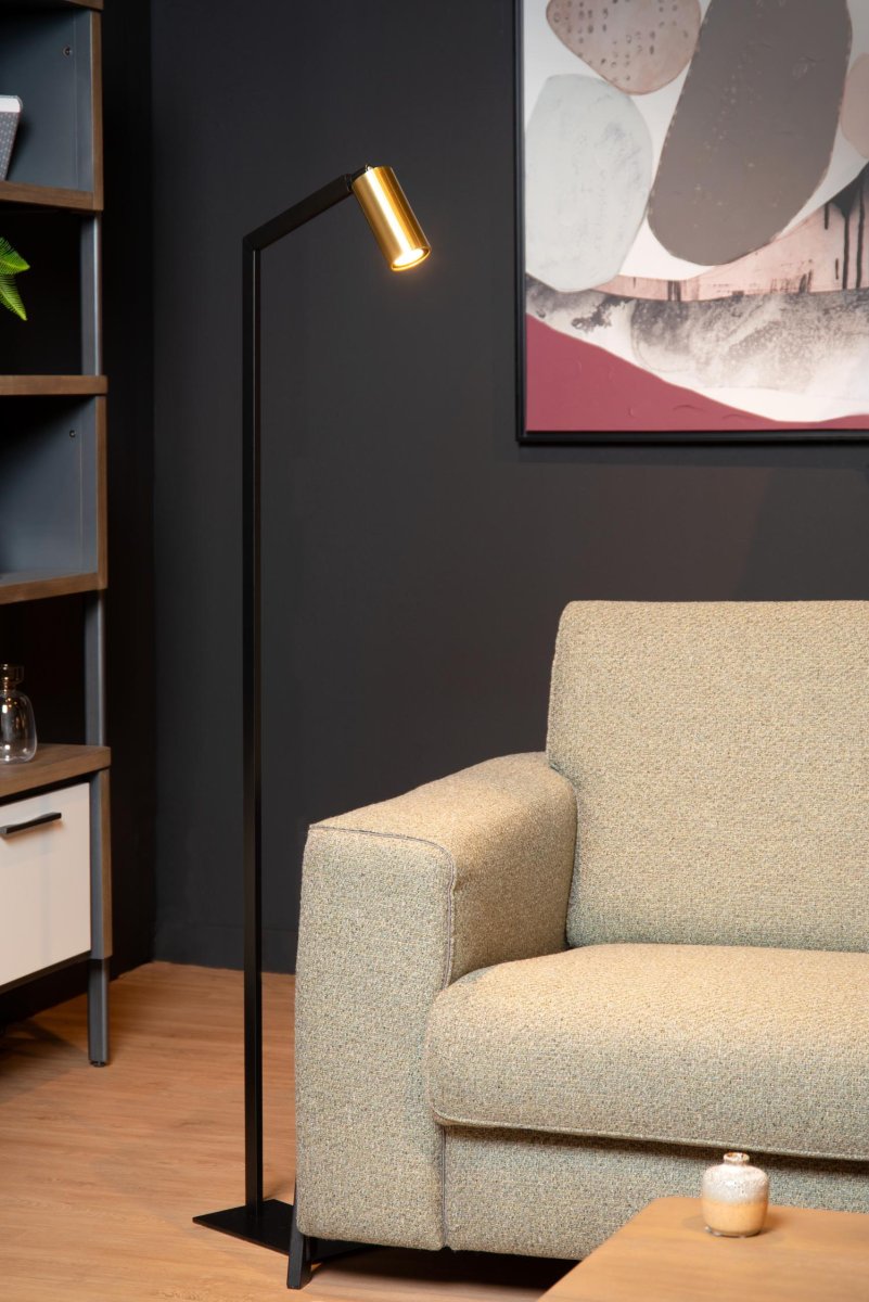 Sybil Svart gulvlampe Fra Lucide - Denne elegante gulvlampen passer i både moderne og klassisk interiør, ved siden av en sofa i stoff, skinn eller fløyel.