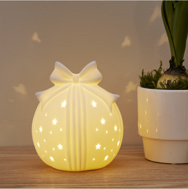 Rozy 14cm Hvit Fra Star Trading - Fin borddekorasjon i hvitt porselen.