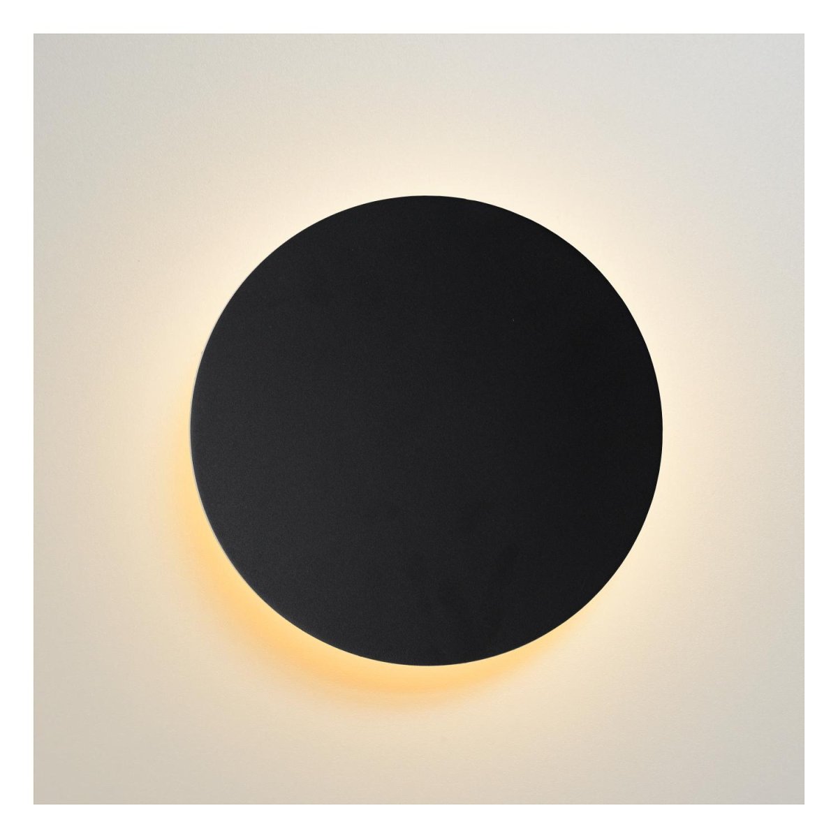 Eklyps LED Ø15 Svart vegglampe Fra Lucide - Lyset er skjult bak en elegant metallskive som, når den er tent, forvandles til en myk glød og skaper koselig aksentbelysning.