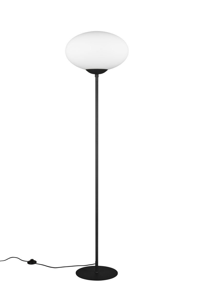 Fomento Svart gulvlampe Fra Trio Lighting - Kombinasjonen av matt sort og hvitt glass skaper en følelse av luksus og raffinement.
