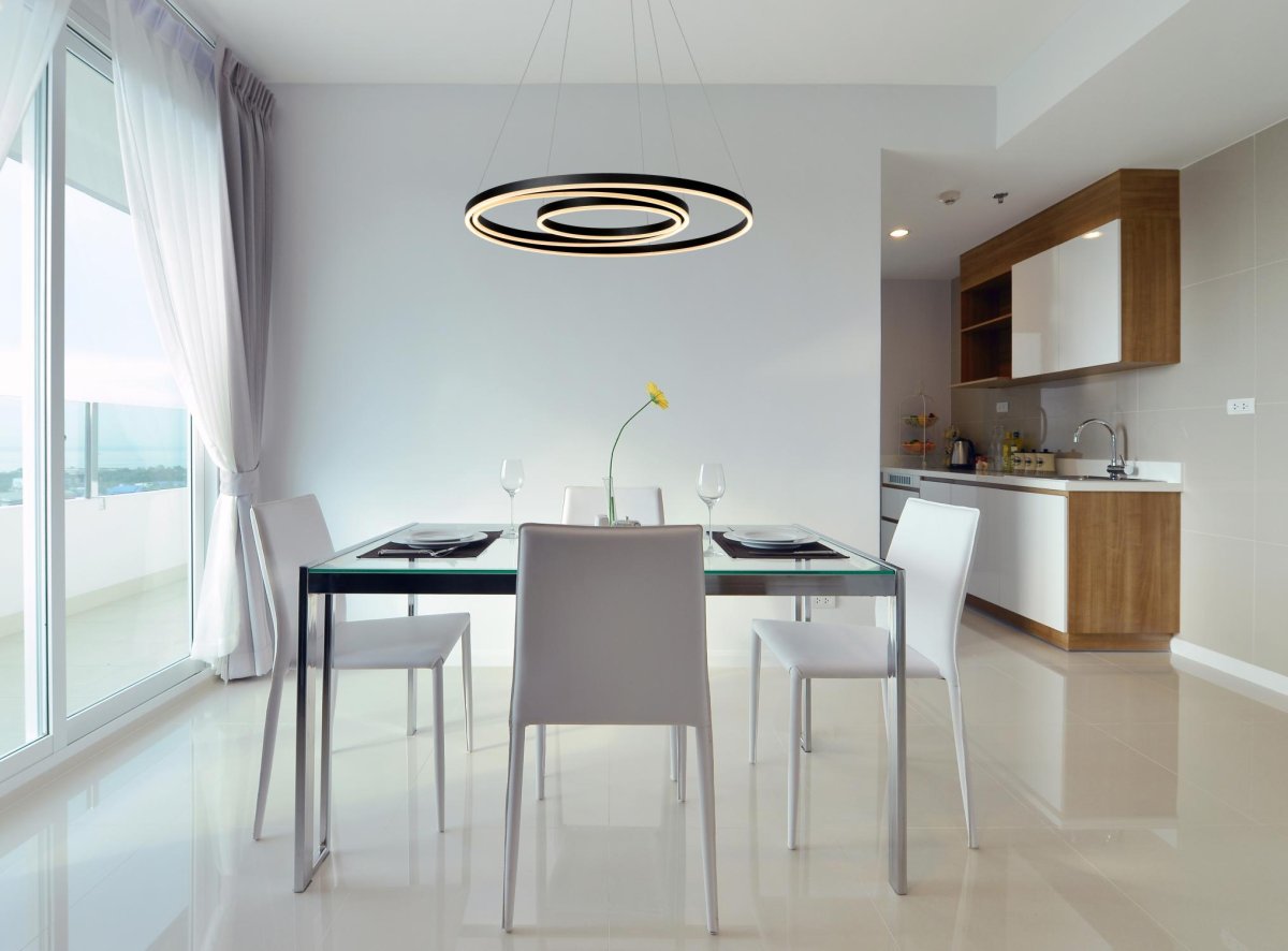 Triniti Ø80 Svart Taklampe Fra Lucide - Unike produktegenskaper:Med integrert dimbar LED-lyskildeUtstyrt med varmt hvitt lys (3000K)Denne lampen er høydejusterbarLett å koble til en dimmer (ekskl.
