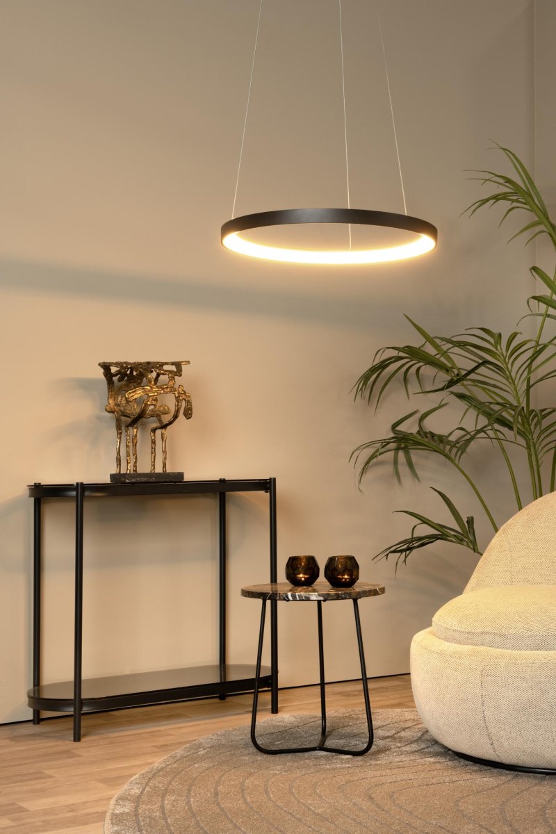 Vidal Ø58 Svart Taklampe Fra Lucide - Det varmhvite lyset er den optimale partneren ved spisebordet, og du kan enkelt koble Vidal til en ekstern dimmer for å justere lysstyrken.