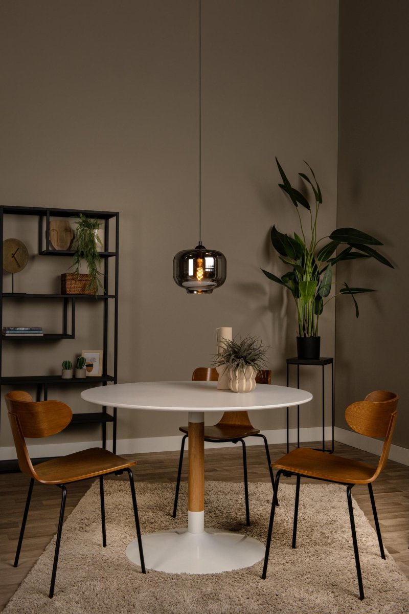 Medine Ø25 Røykfarget Taklampe Fra Lucide - Lyspunktet er omgitt av en kuppel i r&oslash;kt glass, som gir Medine et ekstra elegant preg.