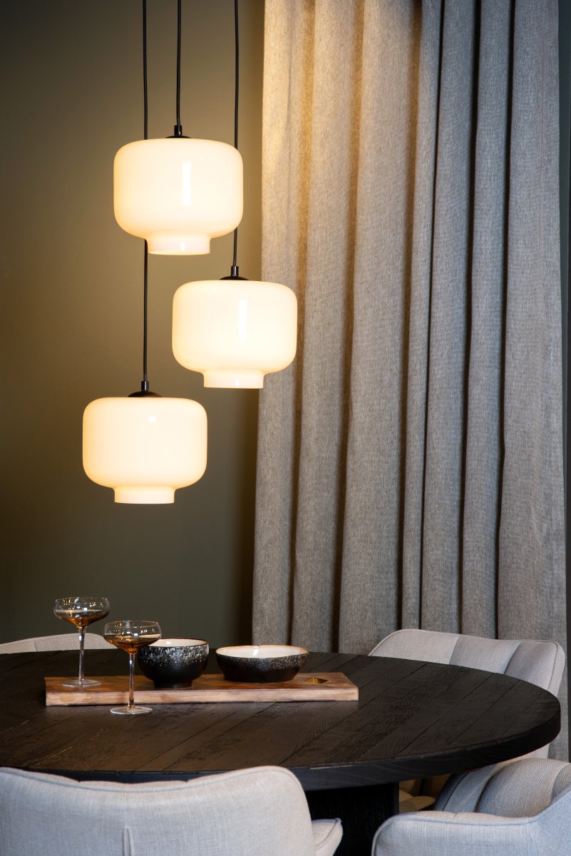 Medine Taklampe Fra Lucide - Refleksjonene i glasset fremhever lyskilden og f&aring;r den til &aring; skille seg ut i midten, og derfor anbefales en dekorativ gl&oslash;detr&aring;dslyskilde for best effekt.