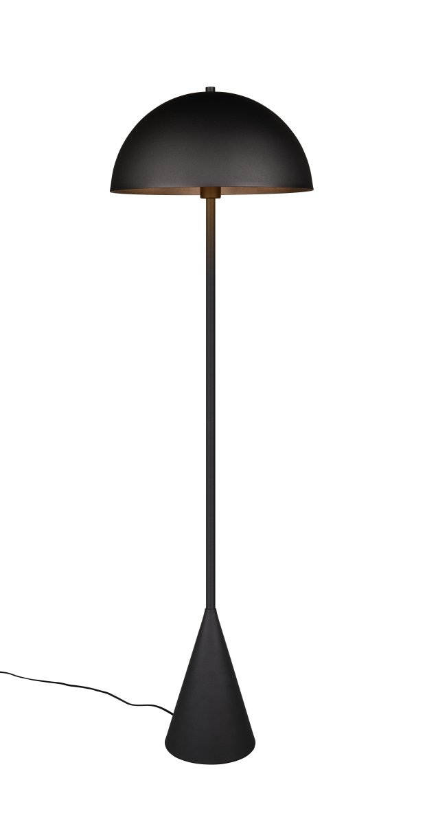 Alfie Svart gulvlampe Fra Trio Lighting - Takket v&aelig;re den minimalistiske designen og den matte svarte overflaten smelter Alfie enkelt inn i en rekke interi&oslash;rstiler samtidig som den blir et dekorativt lysobjekt i seg selv.