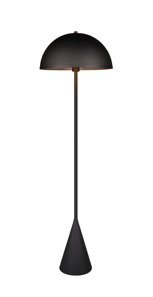 Alfie Svart gulvlampe Fra Trio Lighting - Takket v&aelig;re den minimalistiske designen og den matte svarte overflaten smelter Alfie enkelt inn i en rekke interi&oslash;rstiler samtidig som den blir et dekorativt lysobjekt i seg selv.