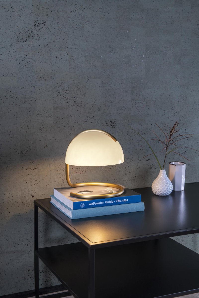 Cato 25cm Hvit bordlampe Fra Lucide - Det er kanskje sant, men med en elegant halvsirkul&aelig;r lampeskjerm laget av matt glass av h&oslash;y kvalitet og en stilig metallsokkel.