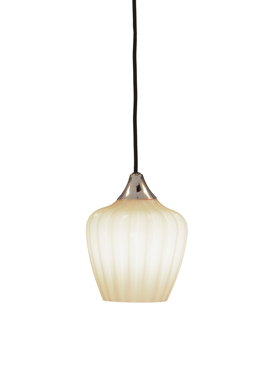 Amalfi Ø14 Hvit vinduslampe Fra PR Home - Amalfi-vinduspendelen har et tidløst og elegant design med en myk form inspirert av snøklokkeblomsten.