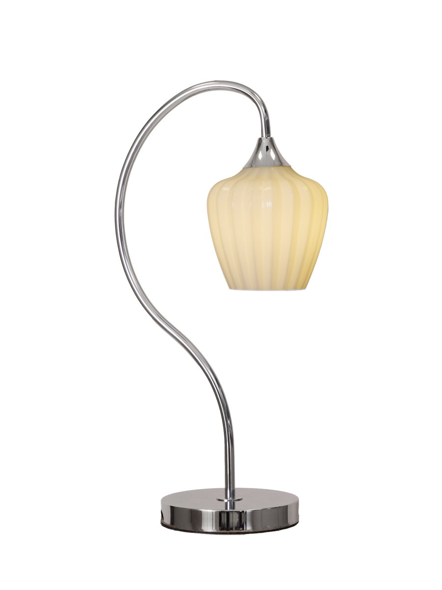 Amalfi 50cm Hvit bordlampe Fra PR Home - Det riflede opalglasset er kombinert med en skinnende kromfarget fot og en vakkert buet arm.