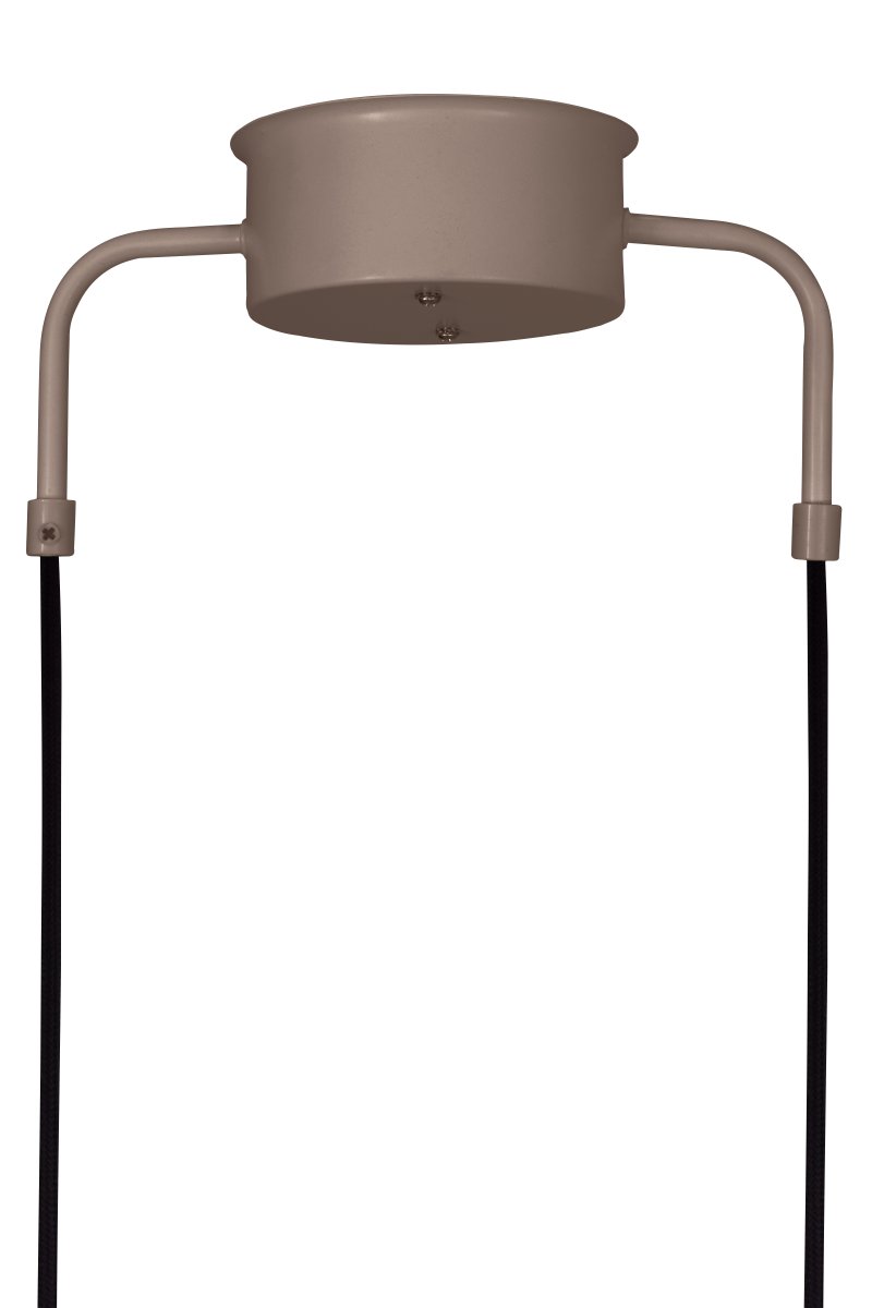 Curve 165cm Brun Taklampe Fra Globen Lighting - Pendelen er laget av mattlakkert metall med fem skjermer og leveres med to tekstilledninger p&aring; 200 cm og en matchende takkopp.