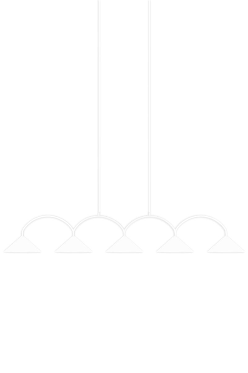 Curve 165cm Hvit Taklampe Fra Globen Lighting - Pendelen er laget av mattlakkert metall med fem skjermer og leveres med to tekstilledninger p&aring; 200 cm og en matchende takkopp.