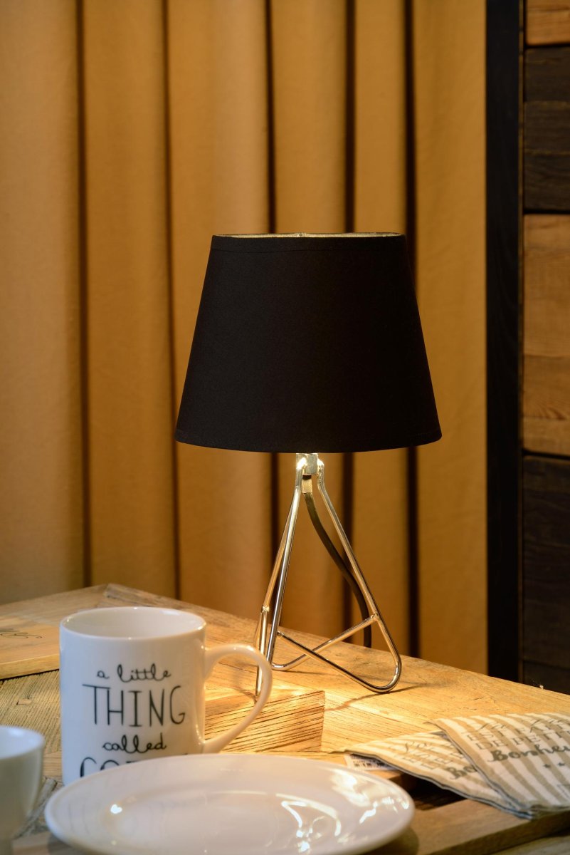 Gitta 30cm Krom bordlampe Fra Lucide - Lampeskjermen danner en harmonisk helhet med den elegante basen den hviler på.