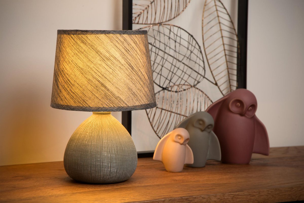 Ramzi 26cm Grå bordlampe Fra Lucide - Du kan enkelt treffe&aring; på og ved Ramzi med en effektbryter på; ledningen.