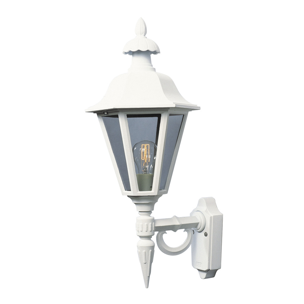 Pallas Hvit utendørslampe Fra Konstsmide - Med sitt lanterneformede design og klare glassfelt sprer lampen et varmt og innbydende lys som er perfekt for innganger, uteplasser og gangveier.