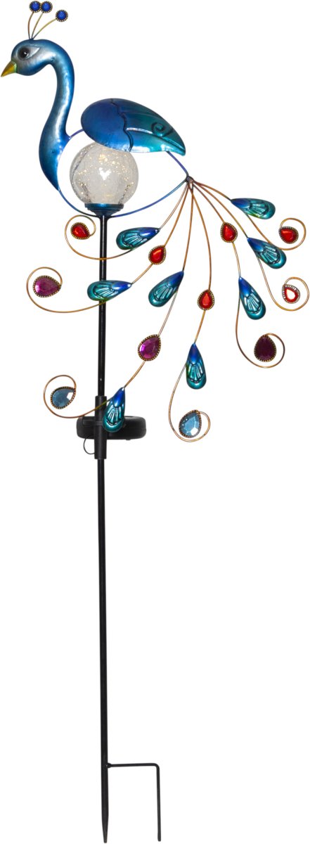Peacock Flerbruk solcellelampe Fra Star Trading - Den integrerte glasskulen skinner med en varm hvit glød om natten og skaper en koselig og dekorativ atmosfære.