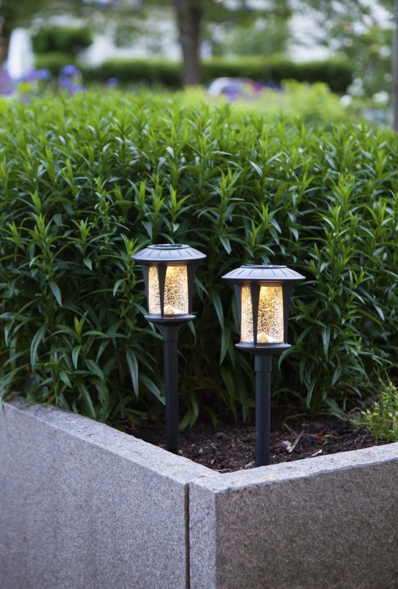 Monaco 2-pk Svart solcellelampe Fra Star Trading - Perfekte som stilamper langs hagestier, i blomsterbed eller på balkongen hvor de skaper en koselig atmosfære.