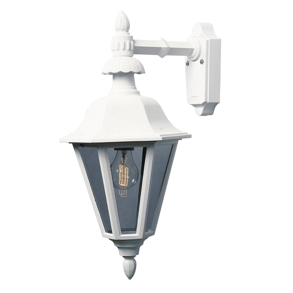 Pallas Hvit utendørslampe Fra Konstsmide - Med sitt lanterneformede design og klare glassfelt sprer lampen et varmt og innbydende lys som er perfekt for innganger, uteplasser og gangveier.