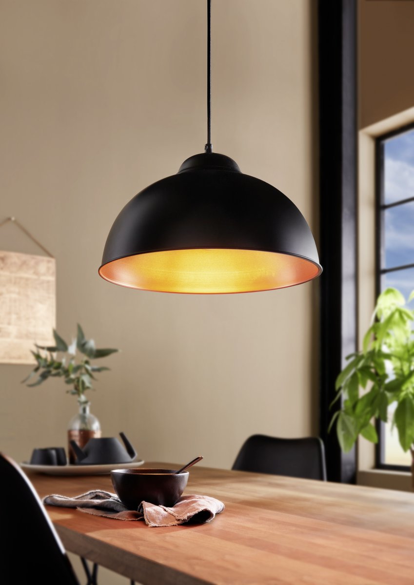 Truro Ø37 Svart Taklampe Fra Eglo - Den svarte skjermen er kombinert med et varmt kobberfarget interi&oslash;r som reflekterer lyset p&aring; en myk og behagelig m&aring;te.