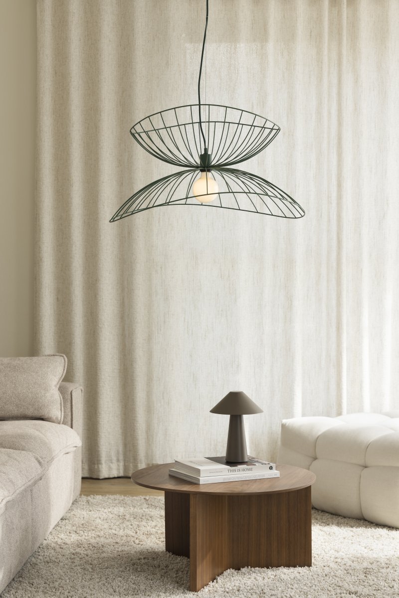 Ray Ø70 Grønn Taklampe Fra Globen Lighting - Ray er en metallpendel med en organisk, mykt bølgende form.