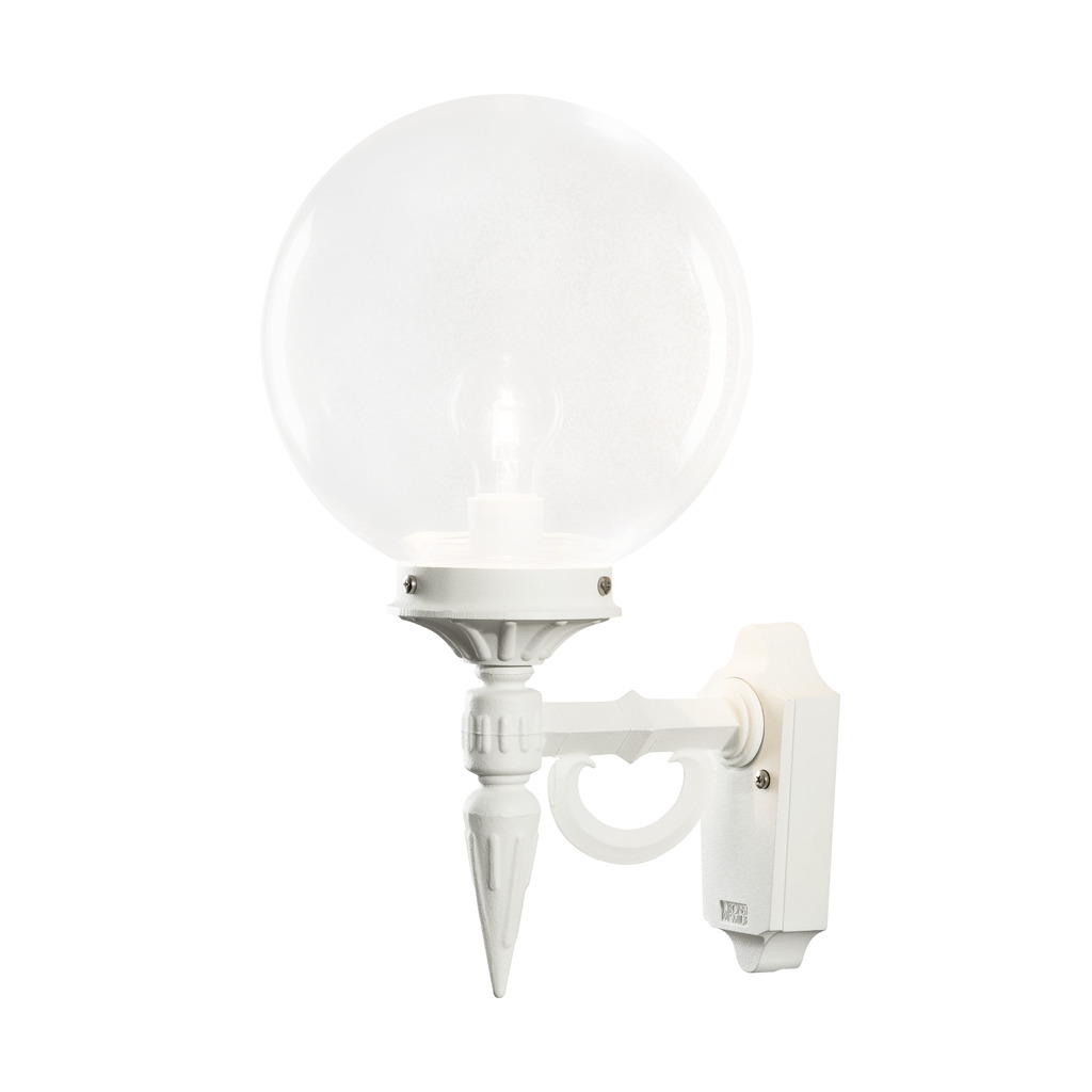 Orion Hvit utendørslampe Fra Konstsmide - Denne lampen er laget av slitesterke materialer og er designet for å tåle; alle værforhold, noe som gjør det til en bærekraftig og pålitelig løsning.