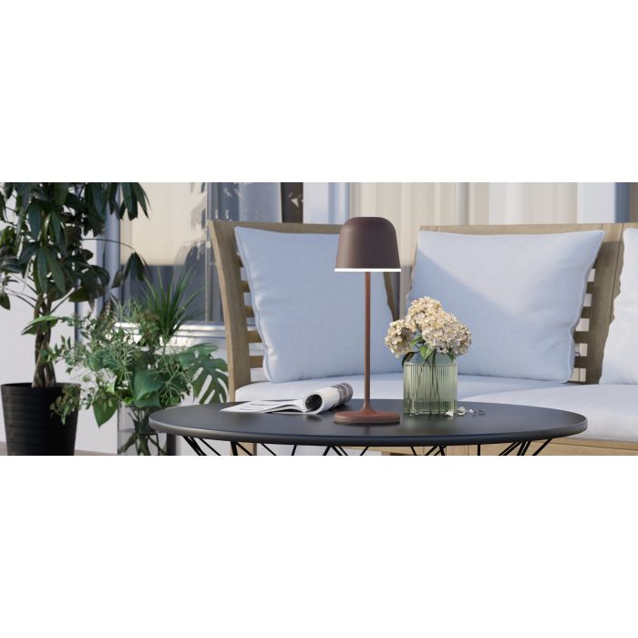 Mannera 34cm Rusten brun bærbar Fra Eglo - Den lades enkelt med den medfølgende USB-kabelen, noe som gjør den enkel å ta med hvor som helst – uansett om du er på terrassen, i hagen eller på piknik.