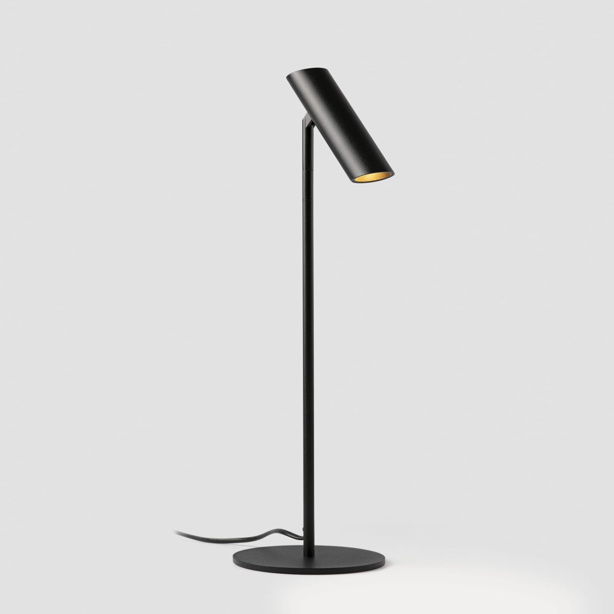 Leo 48cm Svart skrivebordslampe Fra Faro Barcelona - Leo er en svart bordlampe med integrert LED som kombinerer allsidighet med moderne design.