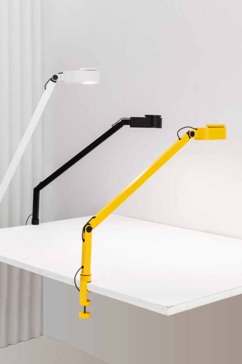 Inviting 86cm Svart klemmelampe Fra Faro Barcelona - Inviting er en fleksibel armaturserie designet av Bohman&amp;Folenius, skapt for &aring; f&oslash;lge dine behov og hum&oslash;r.