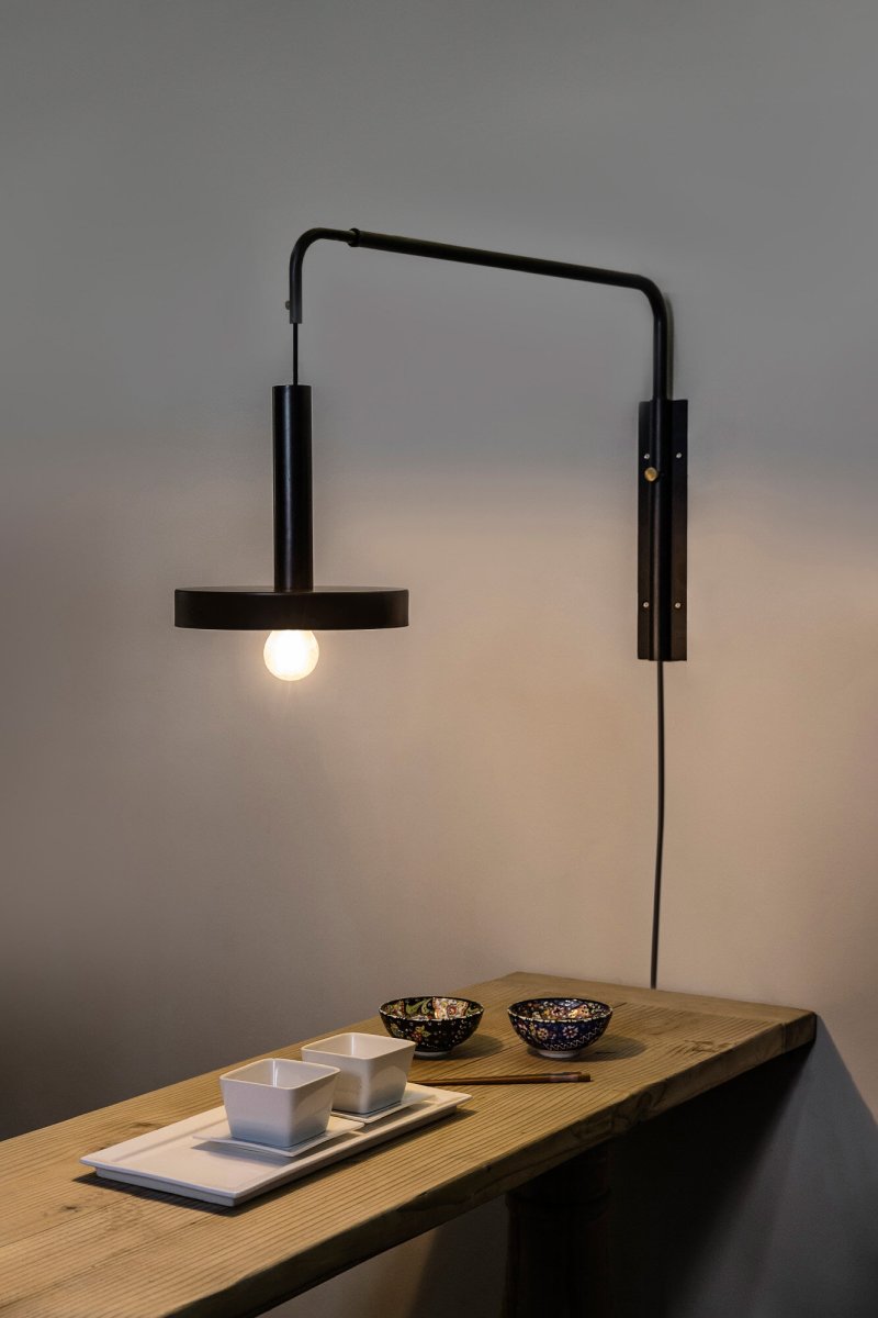 Whizz 70cm Svart vegglampe Fra Faro Barcelona - Whizz er en designserie av Christoph Friedrich Wagner som kombinerer moderne estetikk med eksklusive materialvalg.