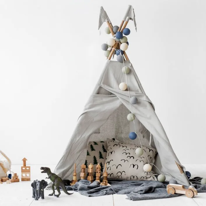 Irislights Breeze 20-lights Flerfarget Fra Irislights - Irislights Breeze er en dekorativ belysning med h&aring;ndlagde kuler i gr&oslash;nne, beige, gr&oslash;nne og bl&aring; nyanser.