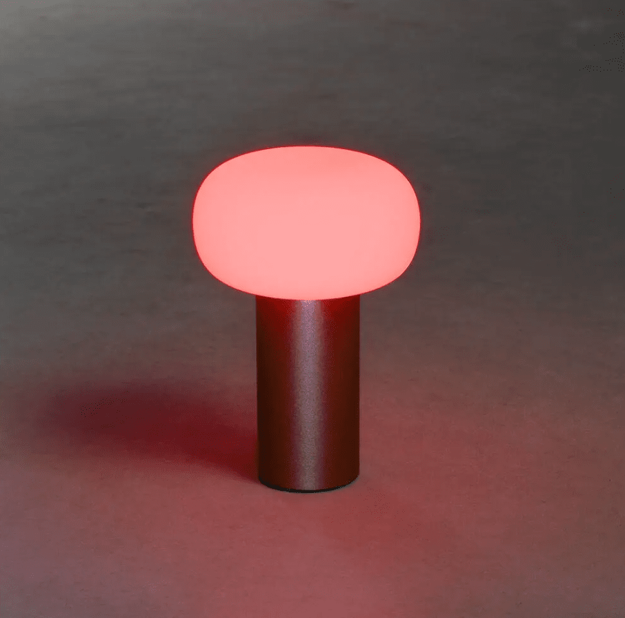 Antibes 20cm Rust bærbar Fra Konstsmide - Antibes er en moderne oppladbar bordlampe for utendørs bruk med mange funksjoner.