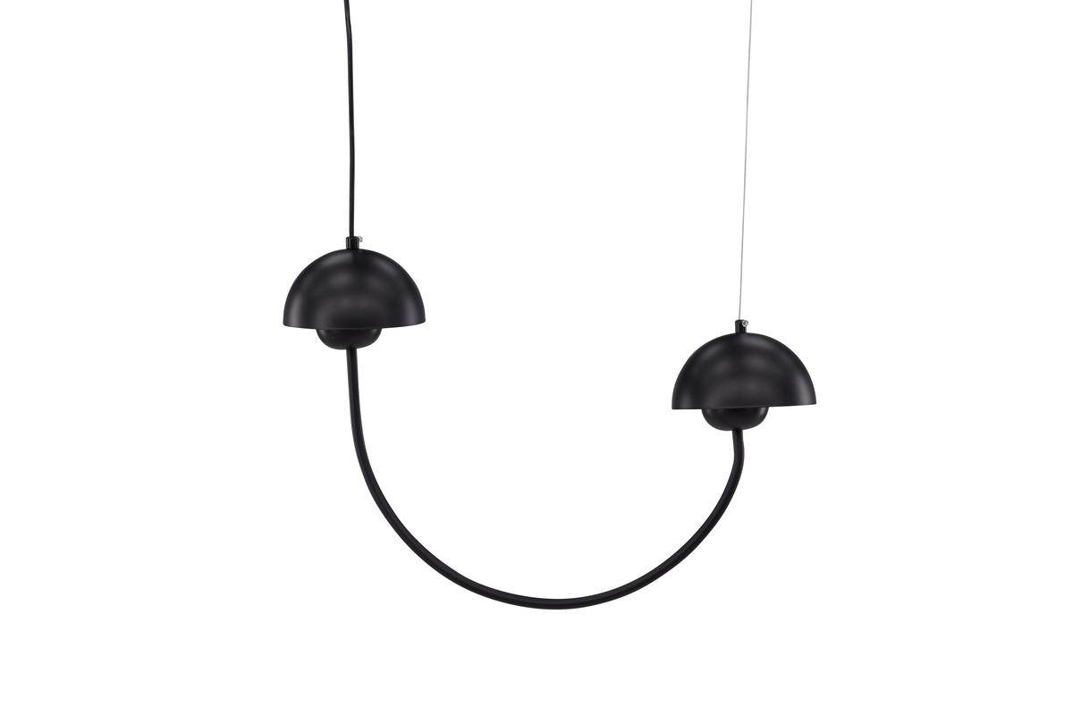 Lyckorna 55cm Svart Taklampe Fra Venture Design - Denne lampen er perfekt for de som &oslash;nsker en dekorativ, men samtidig stilig lampe med et mykt design som passer inn i de fleste rom og interi&oslash;rstiler.