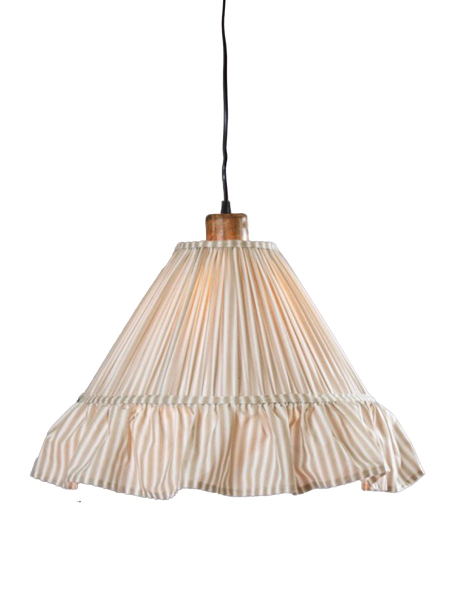 Estrid Ø40 Beige Taklampe Fra PR Home - Lampeskjermen er trukket med stripete tekstil og har en lett konisk form som avsluttes med en sjener&oslash;s volang nederst.