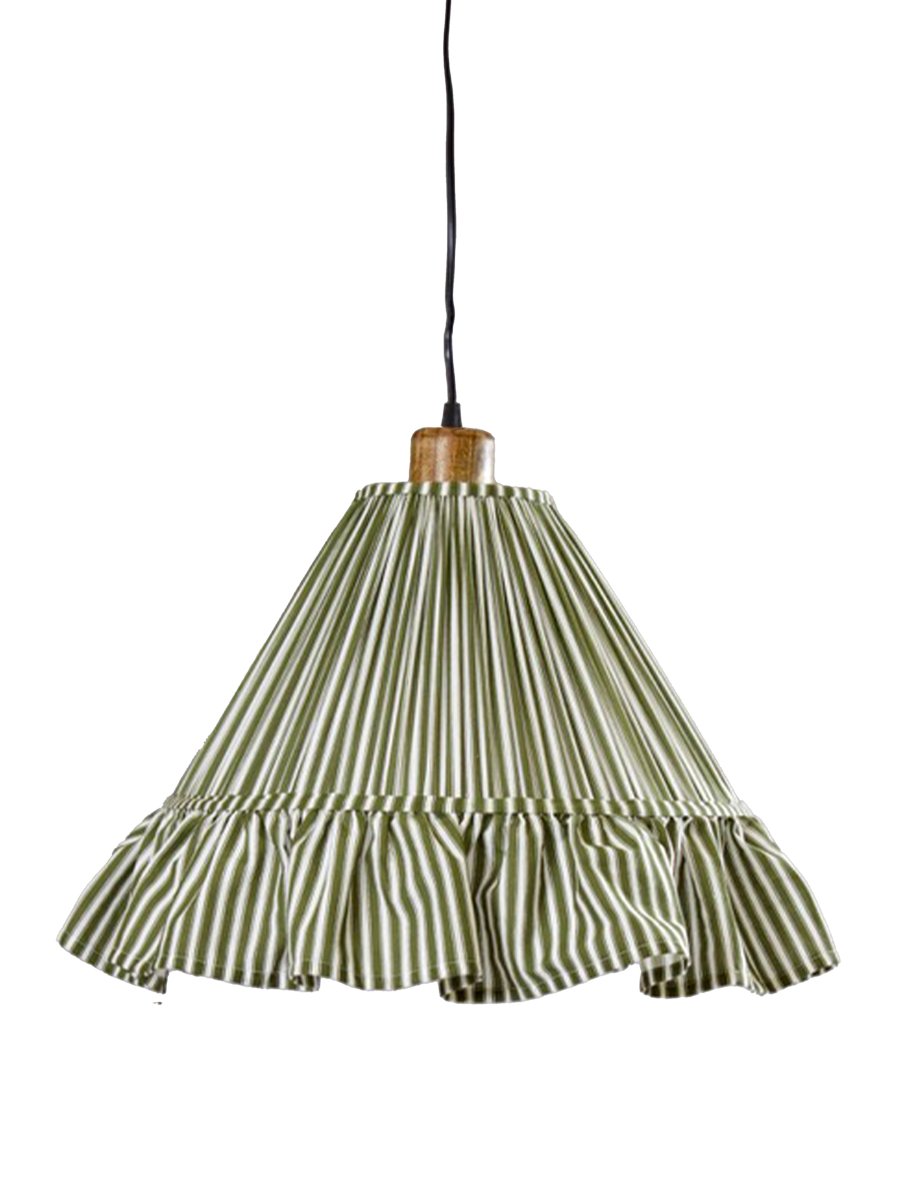 Estrid Ø40 Grønn Taklampe Fra PR Home - Lampeskjermen er trukket med stripete tekstil og har en lett konisk form som avsluttes med en sjenerøs volang nederst.