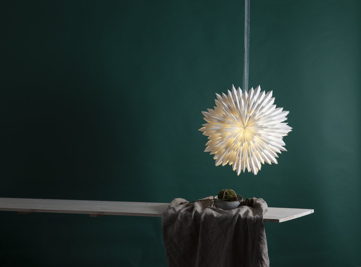 Ice Ø50 Hvit Fra Star Trading - Konturen er litt ujevn for en mer vinterlig f&oslash;lelse.