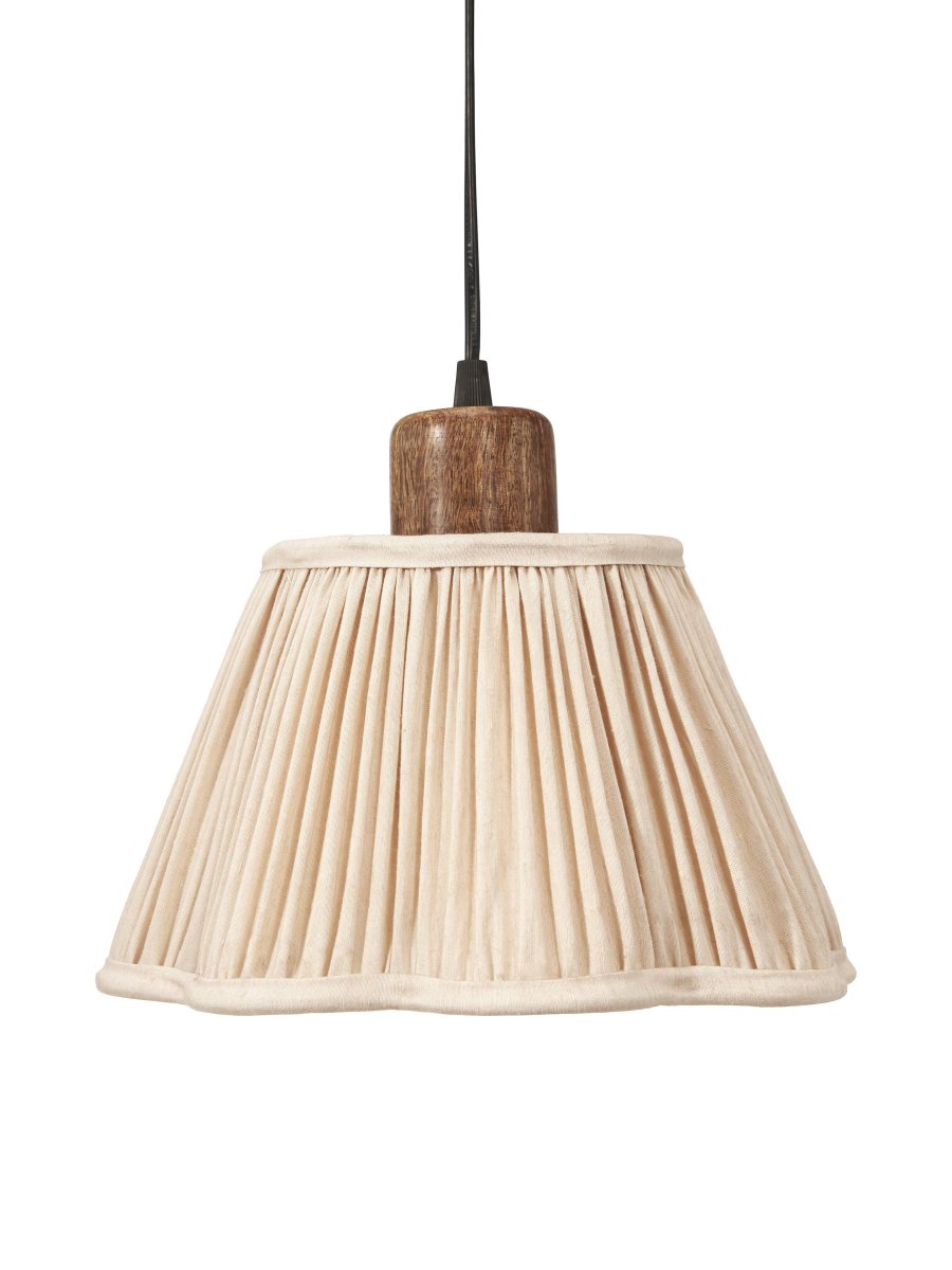 Siv Ø30 Off-white Taklampe Fra PR Home - Siv er en taklampe med rynket stoff i silkelook og foret med bomullsstoff i samme farge.