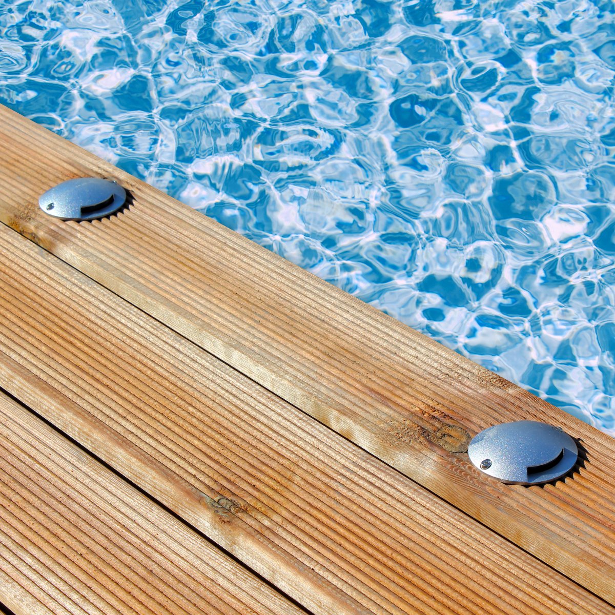 Zenit Duo 5 Sølv Fra Lightson - Pakken inneholder fem Zenit Duos, en transformator og en 10m grenkabel slik at du enkelt kan sette sammen alt.