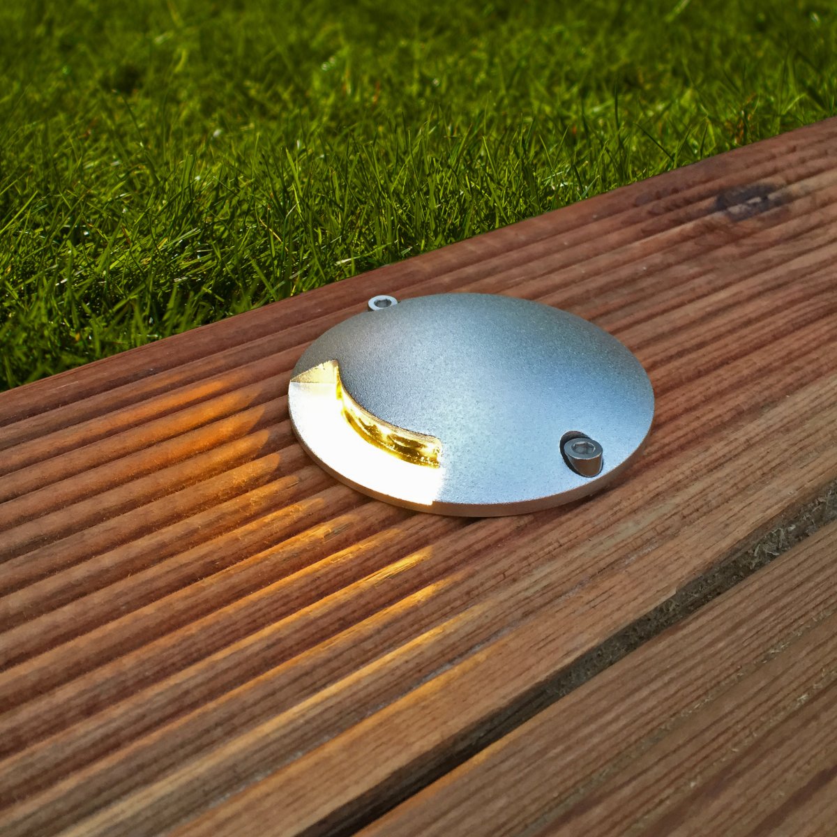 Zenit 5 Sølv Fra Lightson - Zenit har kun lys i &eacute;n retning og hvis du vil ha lys i begge retninger; det er Zenit Duo.