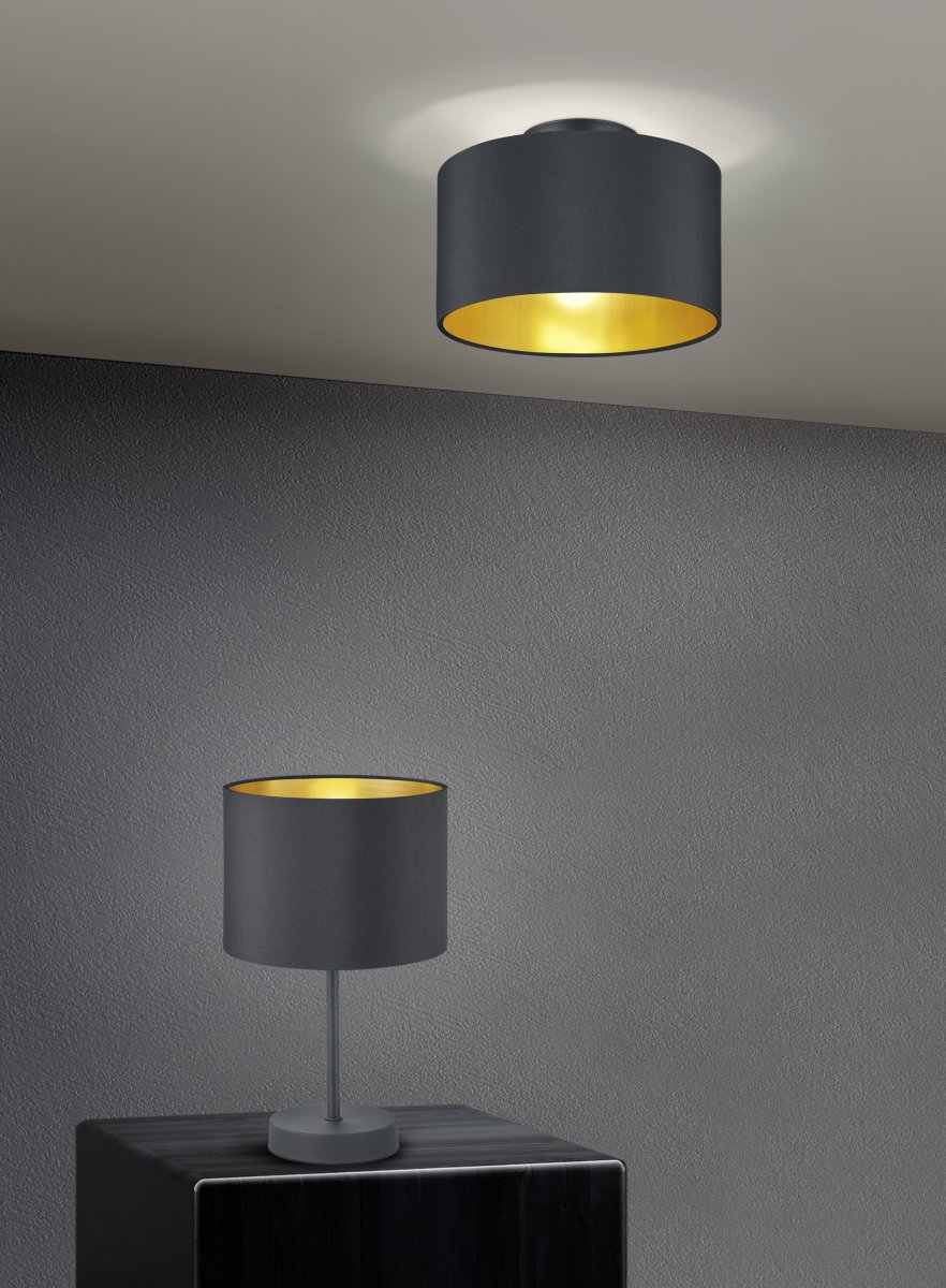 Hostel 33cm Svart bordlampe Fra Trio Lighting - Den svarte og gullfargekombinasjonen ser elegant og sofistikert ut, med en fantastisk lyseffekt.