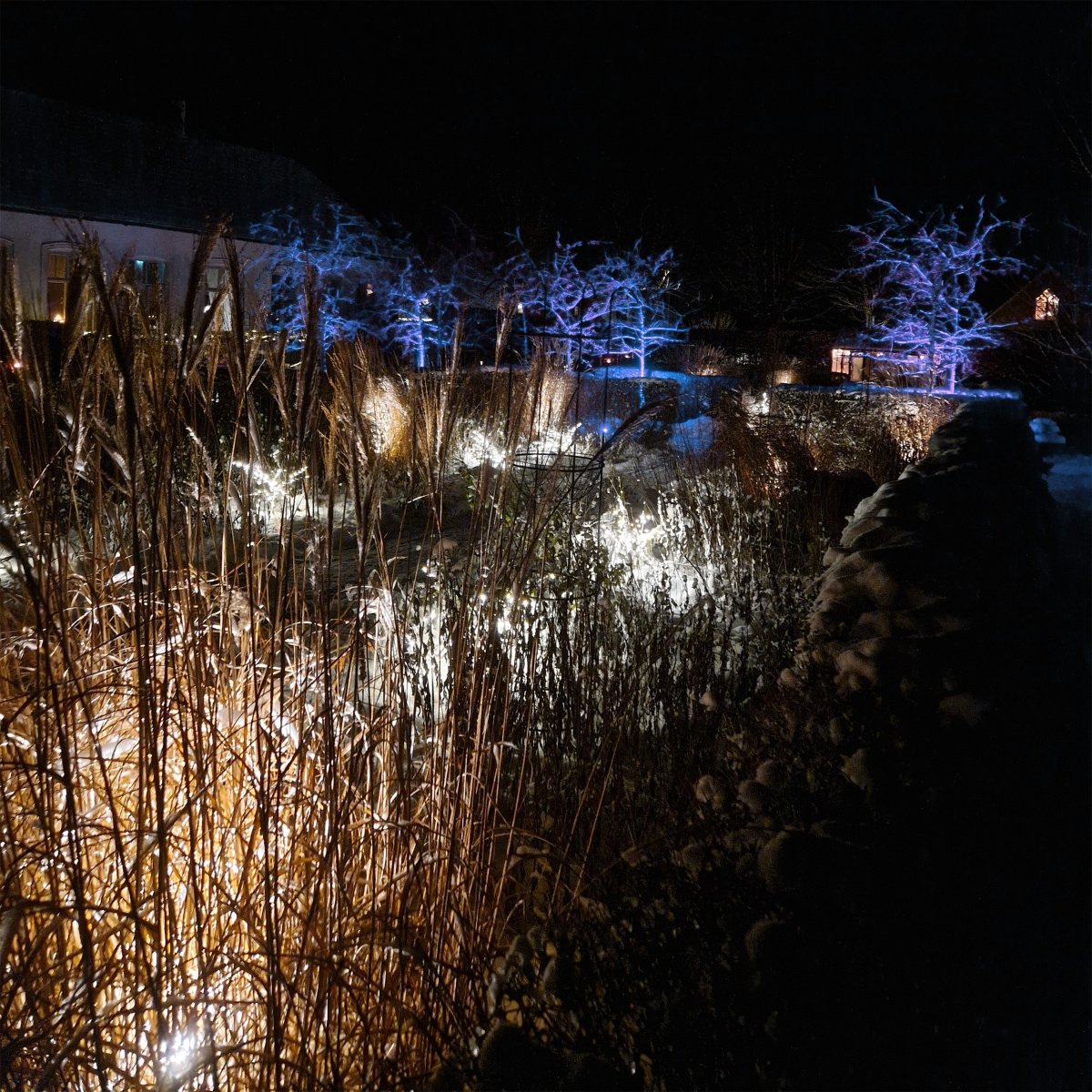 Twiggy Svart Fra Lightson - Dette gir st&oslash;rre fleksibilitet, for eksempel om du vil ha dem i et blomsterbed eller kanskje i en potte p&aring; hver side av inngangsd&oslash;ren.